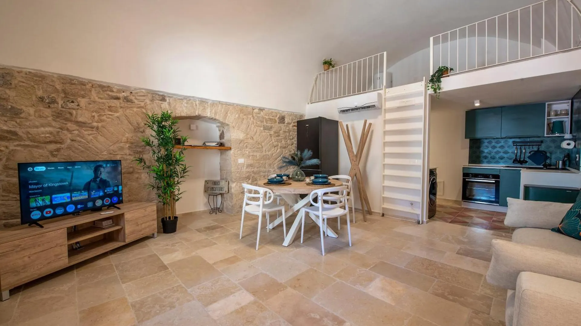 Semper Invictus Apartment - Palazzo Framarino Dei Malatesta - XIV Century Giovinazzo Holiday home