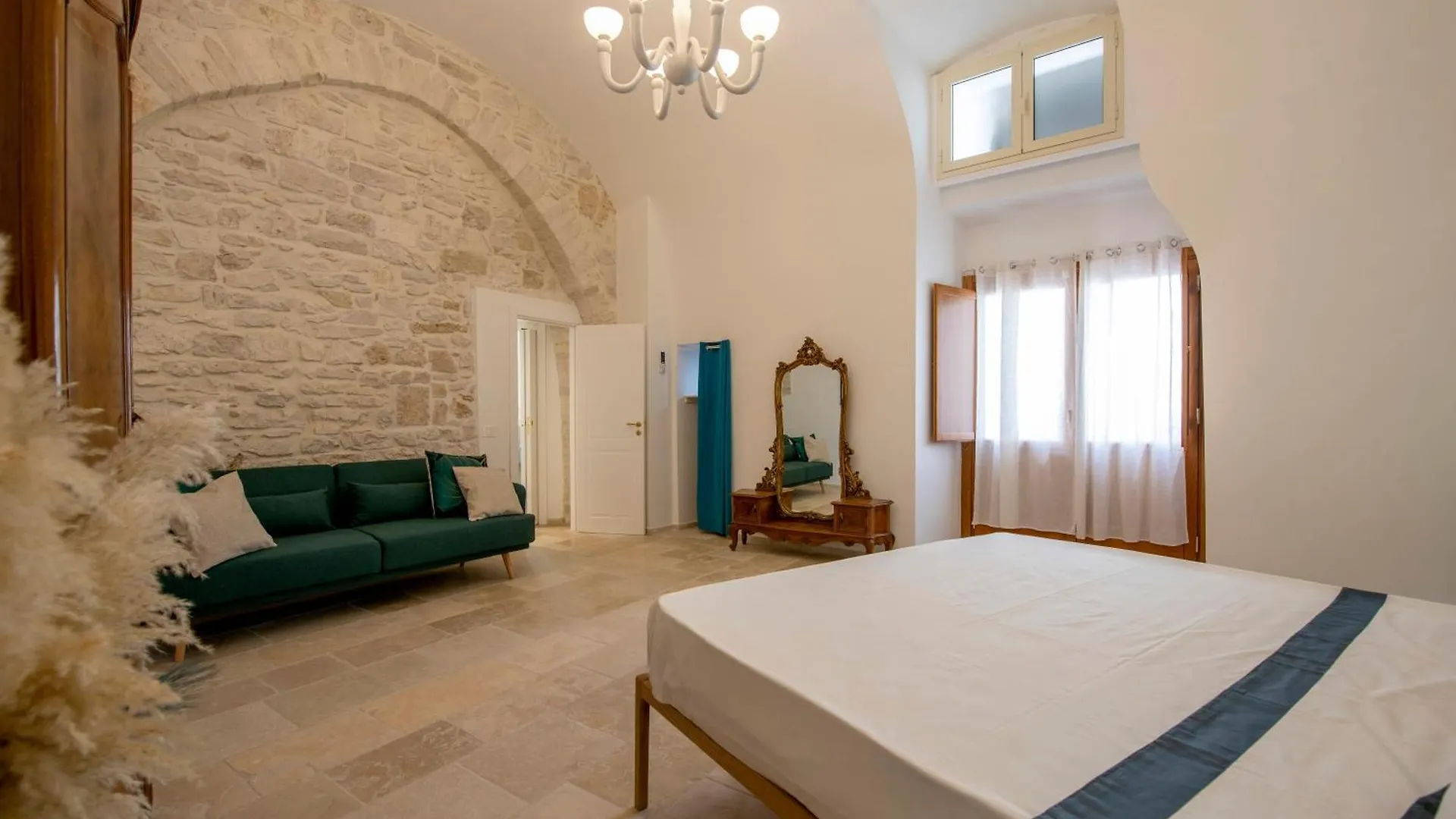 Semper Invictus Apartment - Palazzo Framarino Dei Malatesta - XIV Century Giovinazzo 0*,