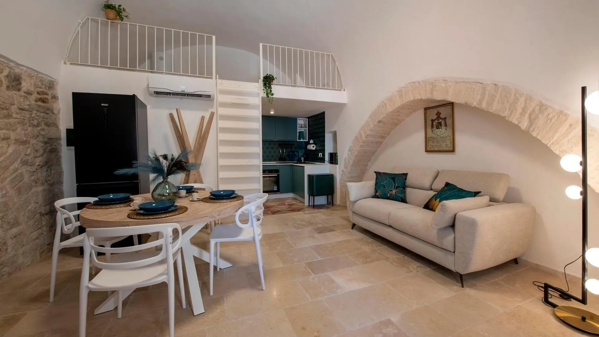 Holiday home Semper Invictus Apartment - Palazzo Framarino Dei Malatesta - XIV Century Giovinazzo Italy