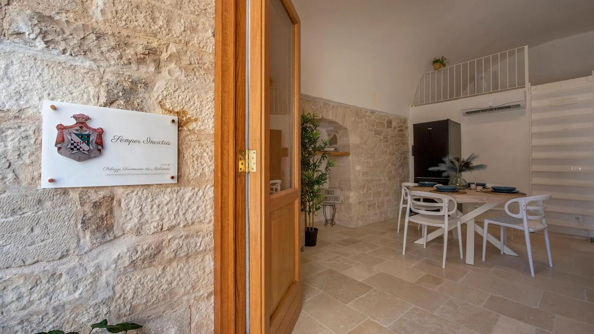 Semper Invictus Apartment - Palazzo Framarino Dei Malatesta - XIV Century Giovinazzo Holiday home