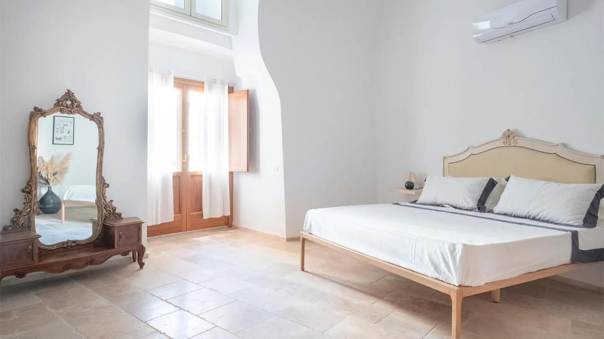 Holiday home Semper Invictus Apartment - Palazzo Framarino Dei Malatesta - XIV Century Giovinazzo