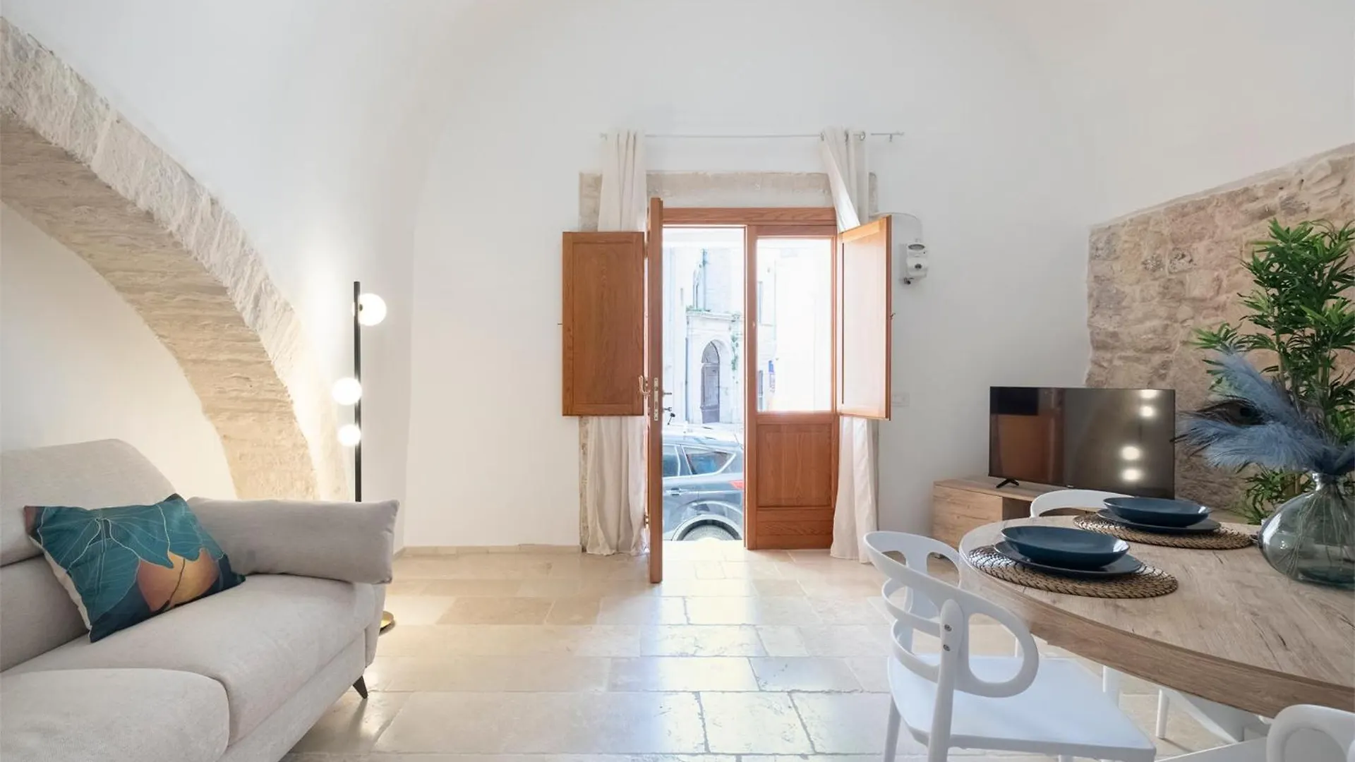 Semper Invictus Apartment - Palazzo Framarino Dei Malatesta - XIV Century Giovinazzo Holiday home
