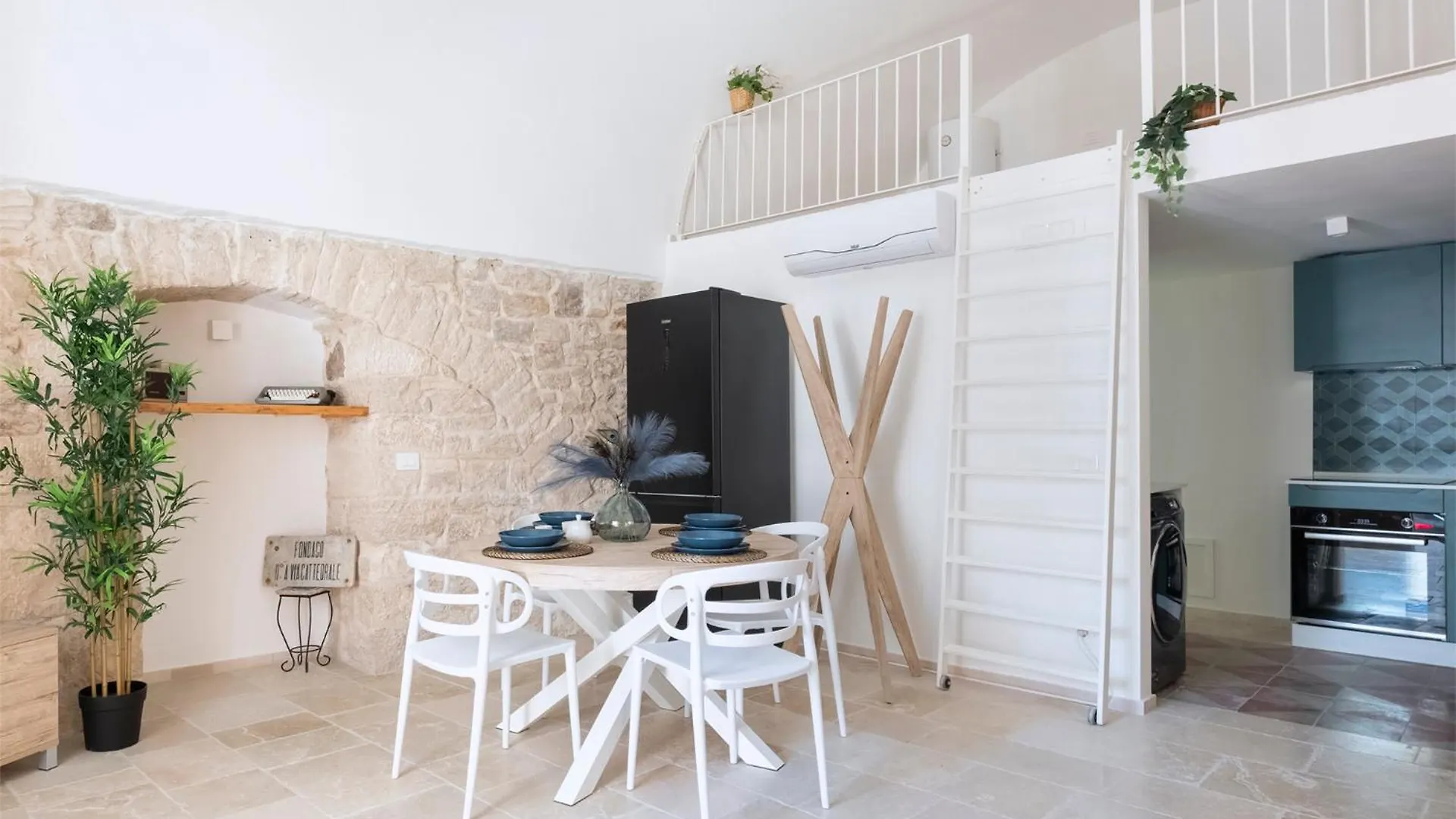 Semper Invictus Apartment - Palazzo Framarino Dei Malatesta - XIV Century Giovinazzo