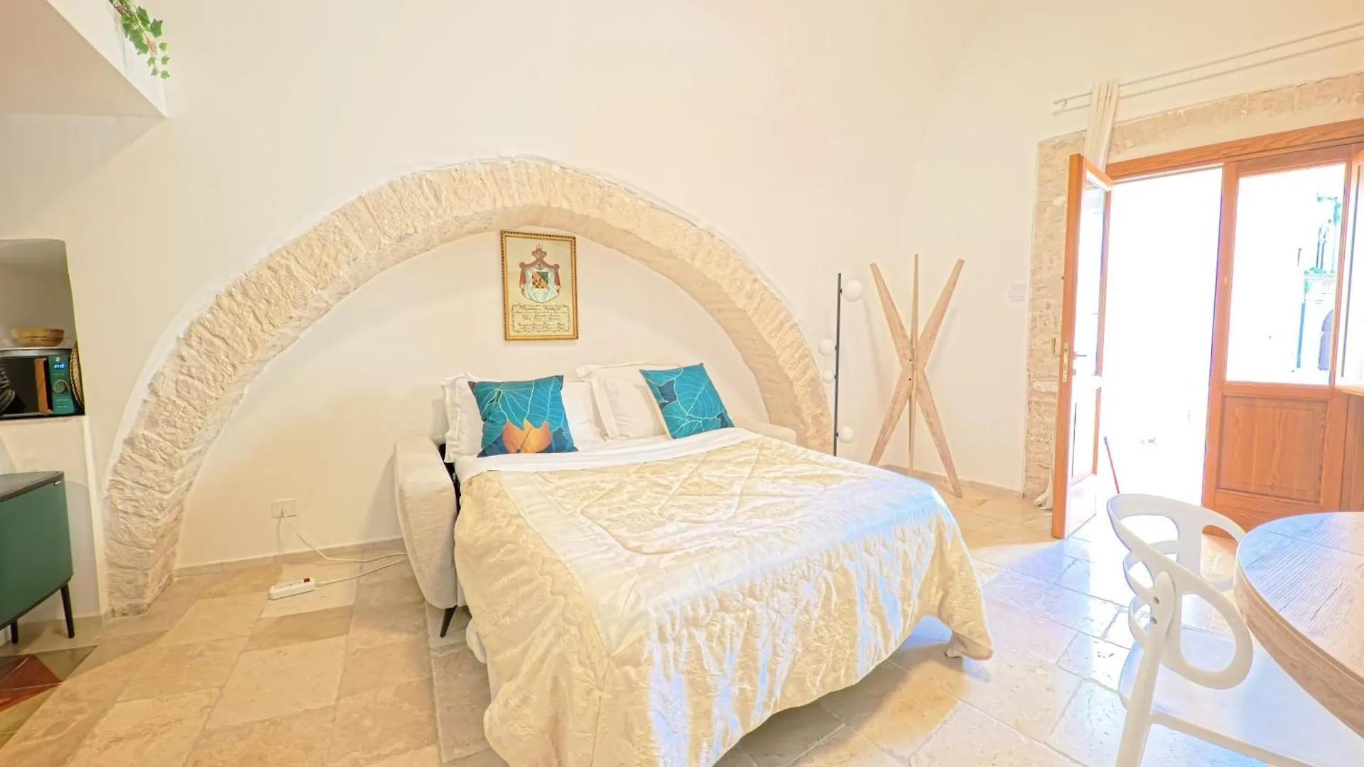 Semper Invictus Apartment - Palazzo Framarino Dei Malatesta - XIV Century Giovinazzo 0*,  Italy