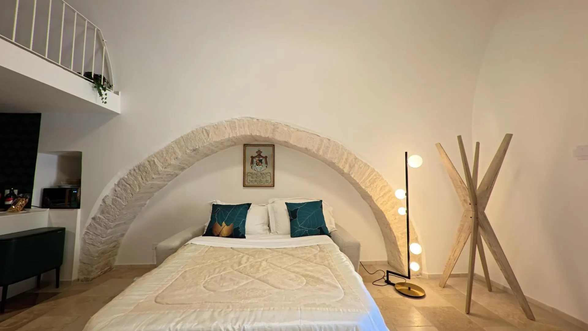Semper Invictus Apartment - Palazzo Framarino Dei Malatesta - XIV Century Giovinazzo 0*,  Italy