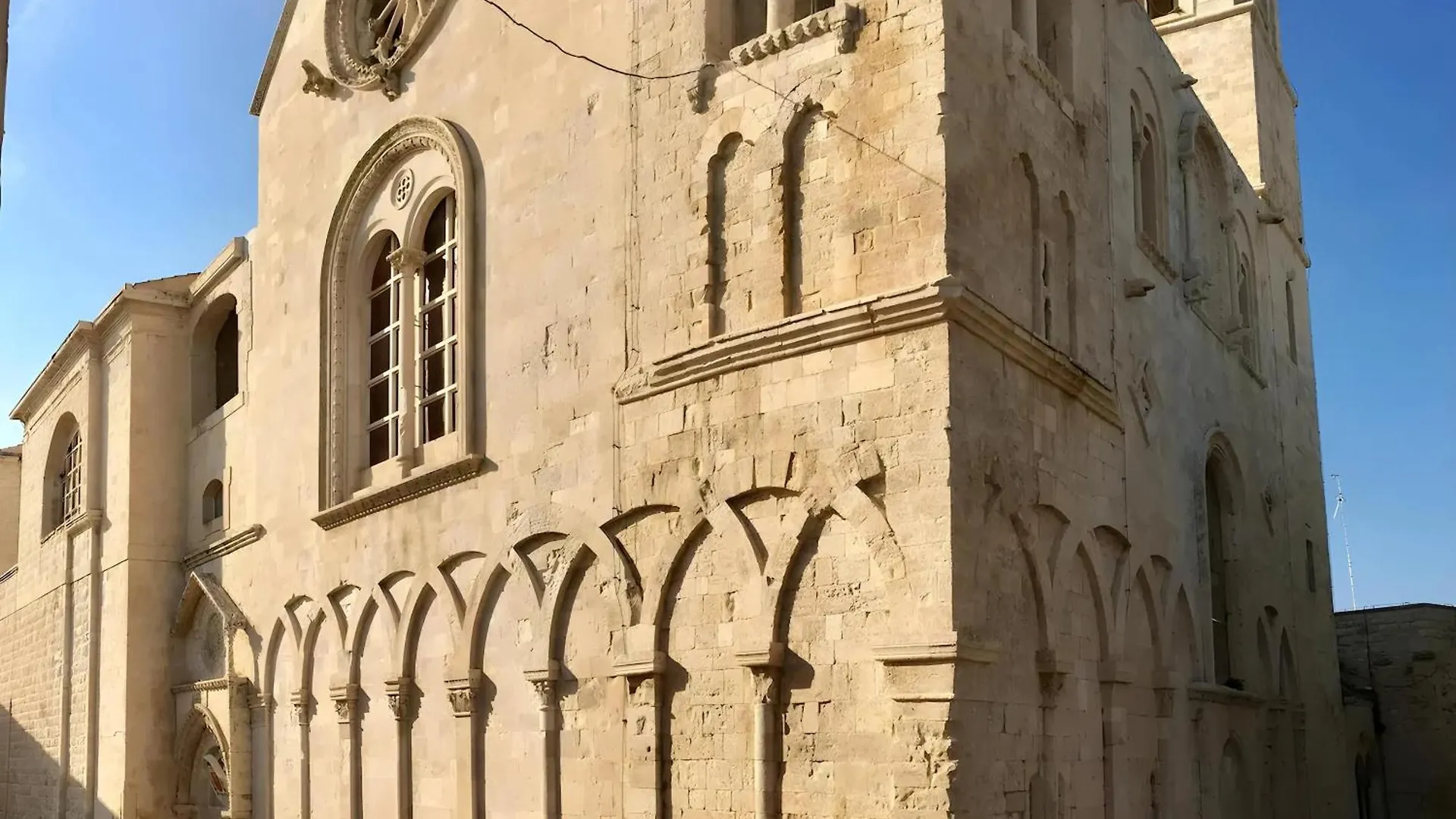 Semper Invictus Apartment - Palazzo Framarino Dei Malatesta - XIV Century Giovinazzo 0*,  Italy