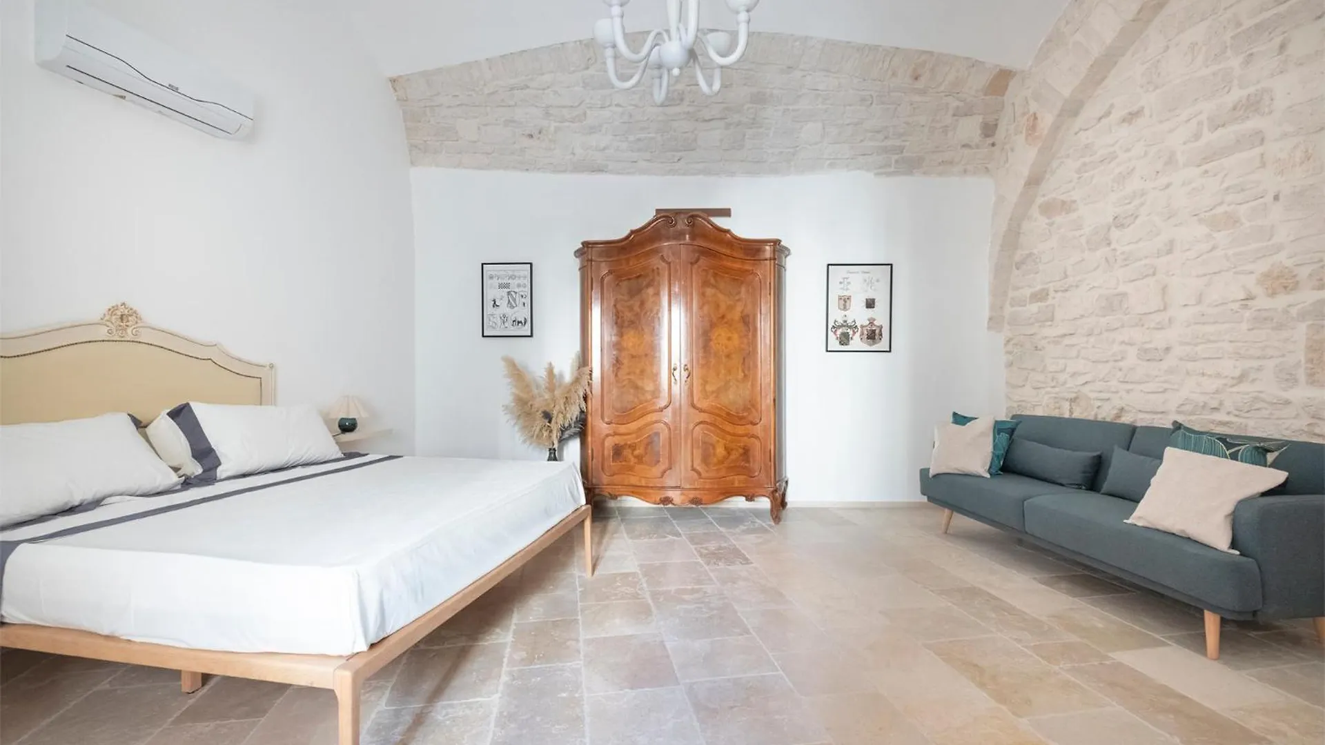 Semper Invictus Apartment - Palazzo Framarino Dei Malatesta - XIV Century Giovinazzo Holiday home